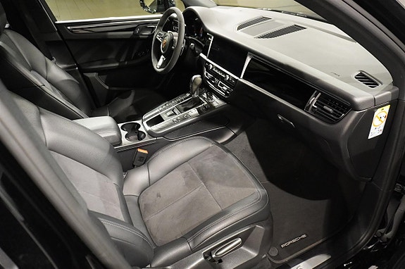 Porsche Macan S 9 of 19