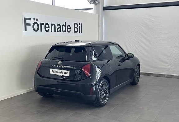 MINI Cooper E 12 of 13