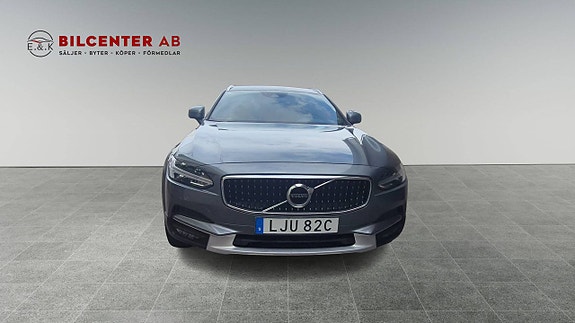 Volvo V90 Cross Country 7 of 14