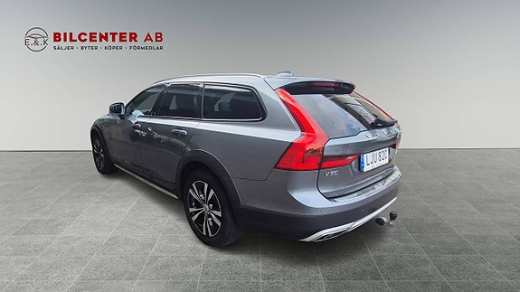 Volvo V90 Cross Country 2 of 14