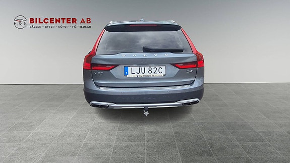 Volvo V90 Cross Country 3 of 14