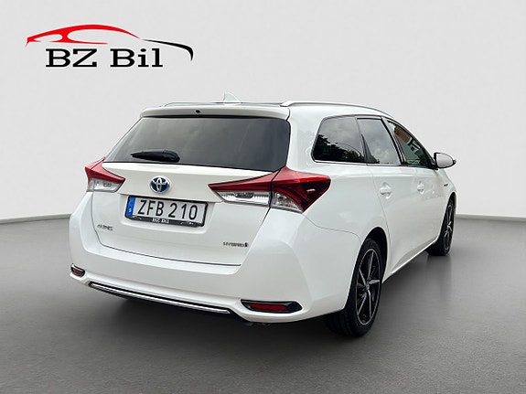 Toyota Auris 5 of 22