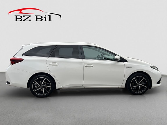 Toyota Auris 6 of 22