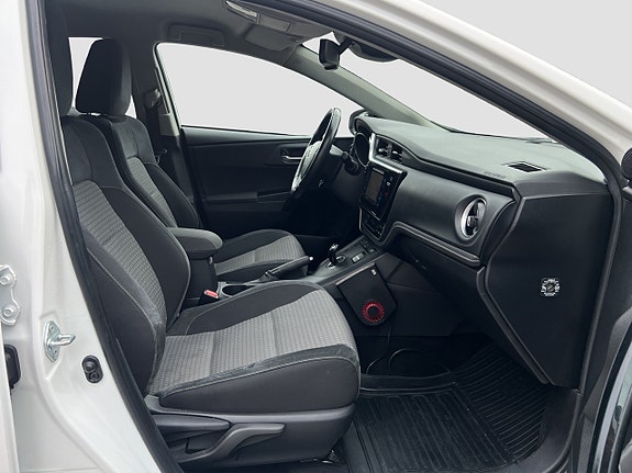 Toyota Auris 19 of 22