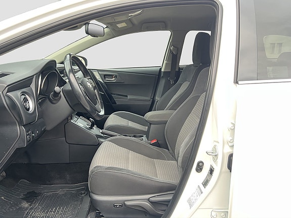 Toyota Auris 11 of 22