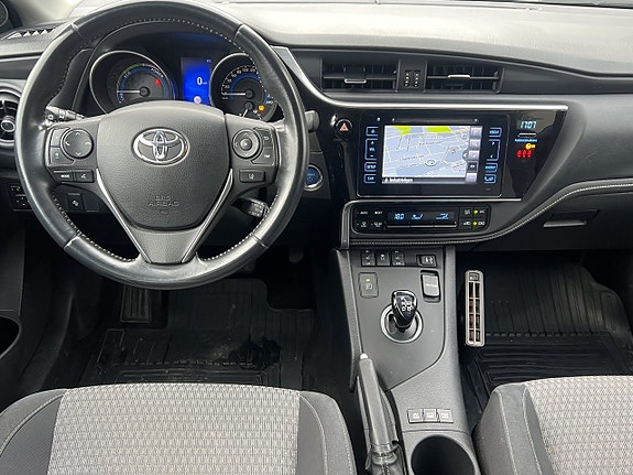Toyota Auris 14 of 22