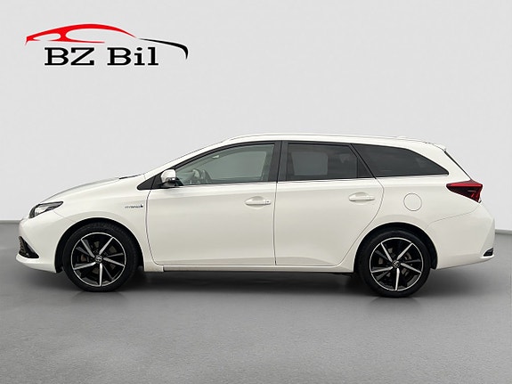 Toyota Auris 2 of 22