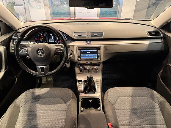 Volkswagen Passat 10 of 24