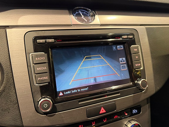 Volkswagen Passat 12 of 24