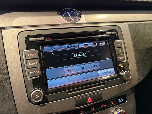 Volkswagen Passat 13 of 24