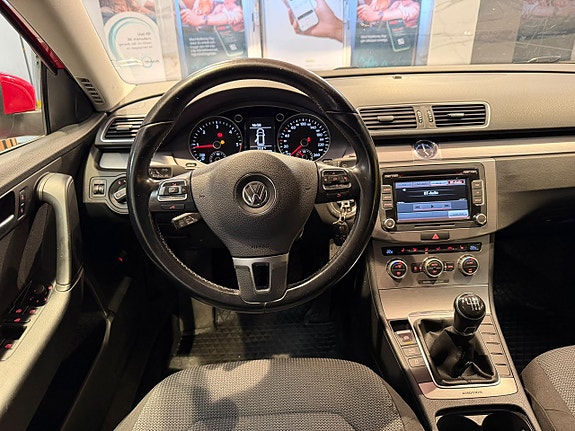 Volkswagen Passat 11 of 24