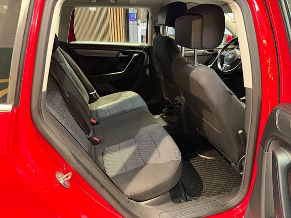 Volkswagen Passat 17 of 24