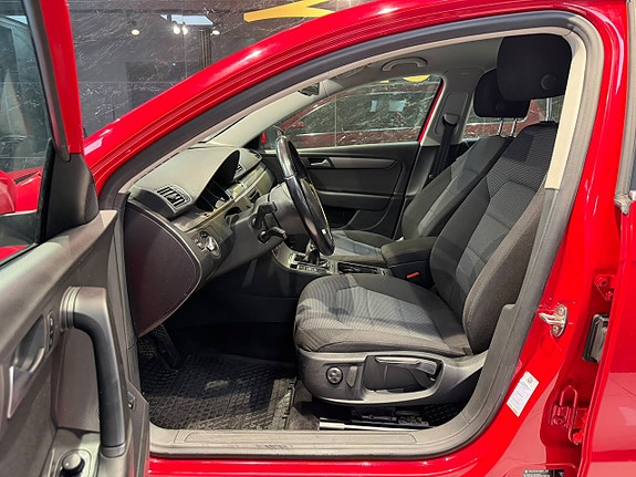 Volkswagen Passat 14 of 24