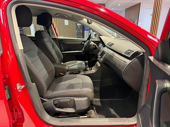 Volkswagen Passat 18 of 24