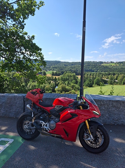 Ducati Panigale V2S 2 of 2
