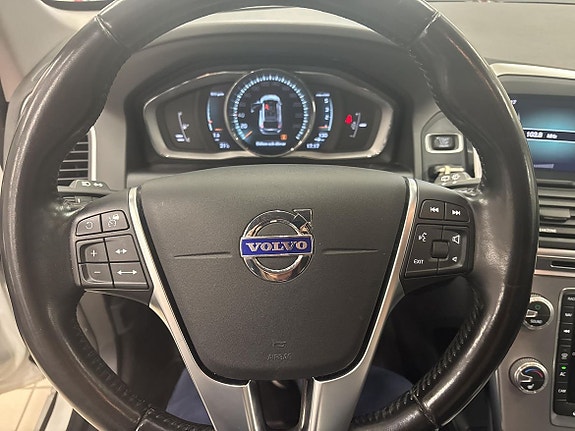 Volvo XC60 10 of 13