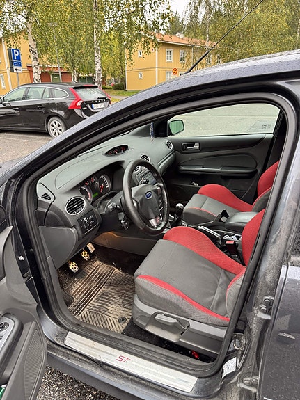 Ford Focus 4 of 6