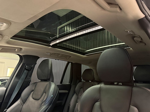 Volvo XC90 14 of 30