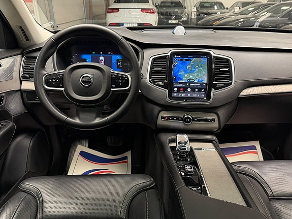 Volvo XC90 11 of 30
