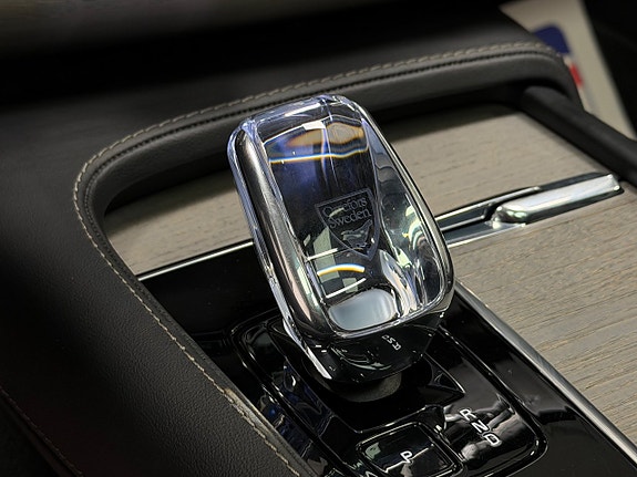 Volvo XC90 16 of 30