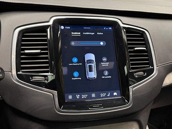 Volvo XC90 24 of 30