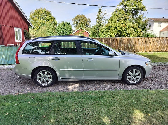 Volvo V50 3 of 6