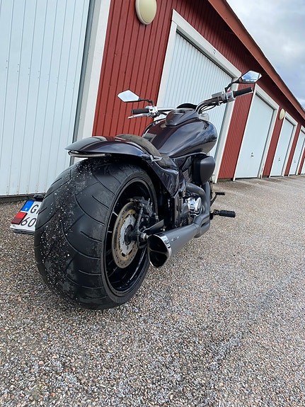 Suzuki VZR1800 Intruder 2 of 9