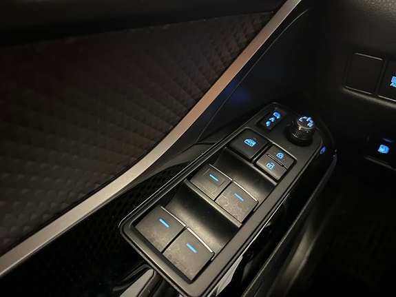 Toyota C-HR 23 of 25