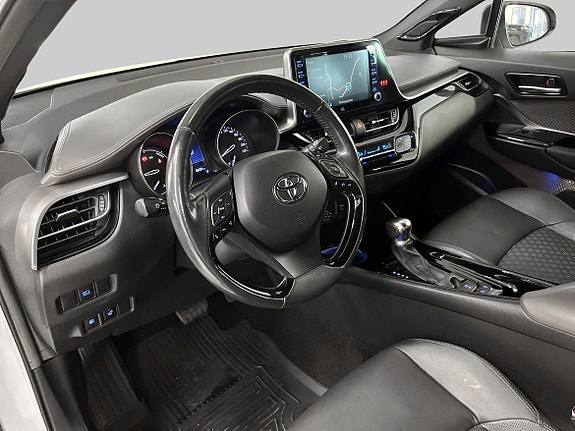 Toyota C-HR 14 of 25