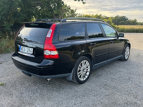 Volvo V50 3 of 8