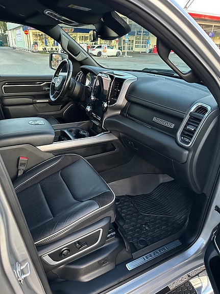 Dodge RAM 1500 11 of 14