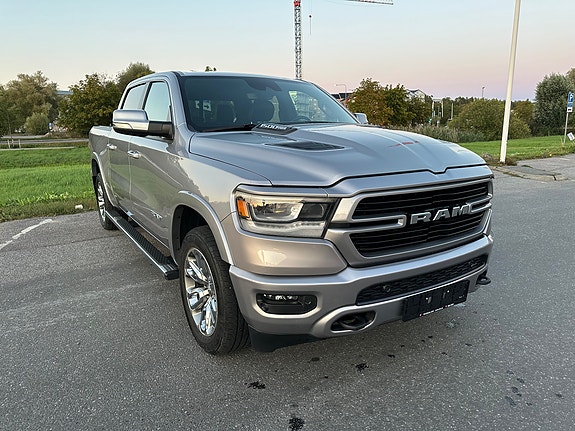 Dodge RAM 1500 2 of 14