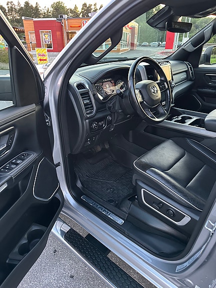 Dodge RAM 1500 10 of 14