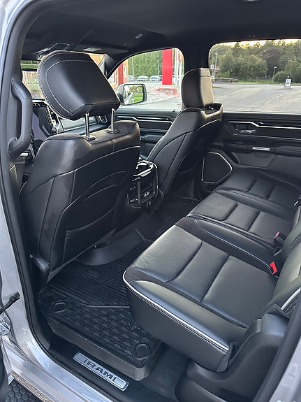 Dodge RAM 1500 13 of 14