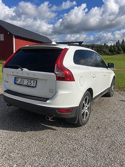 Volvo XC60 3 of 6