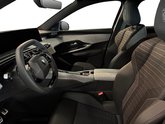 Peugeot e-3008 10 of 19