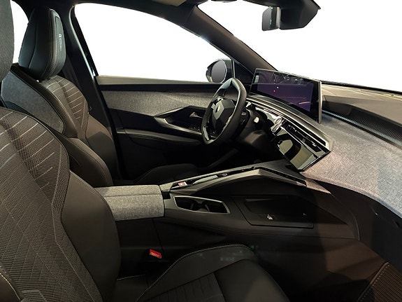 Peugeot e-3008 16 of 19