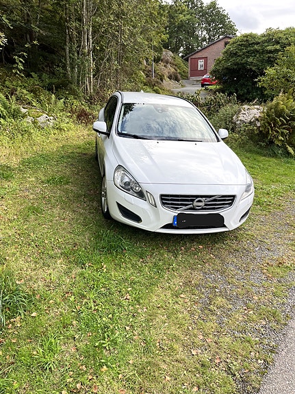 Volvo V60 2 of 8