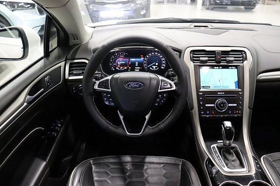 Ford Mondeo 13 of 30