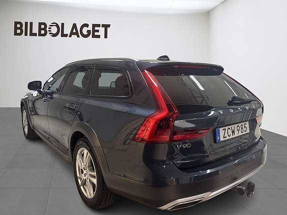 Volvo V90 Cross Country 3 of 12