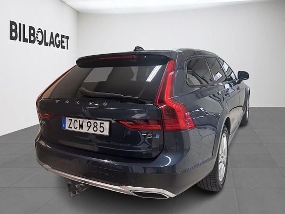 Volvo V90 Cross Country 4 of 12