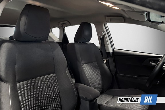 Toyota Auris 12 of 20