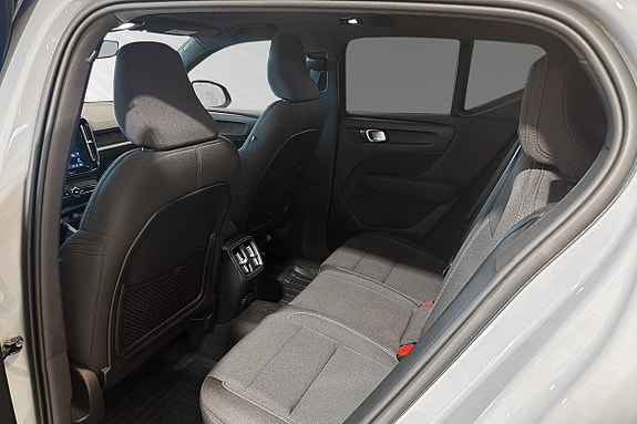 Volvo EX40 8 of 28