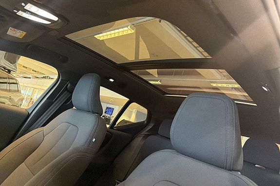 Volvo EX40 17 of 28