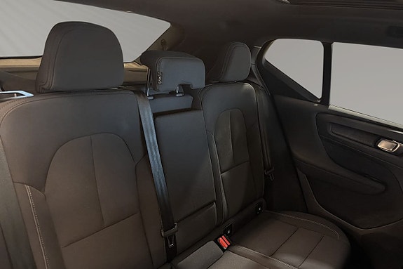 Volvo EX40 11 of 28