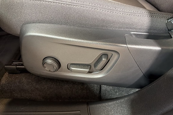 Volvo EX40 18 of 28