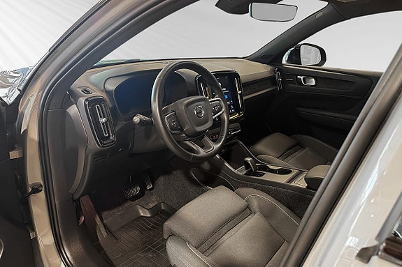 Volvo EX40 7 of 28