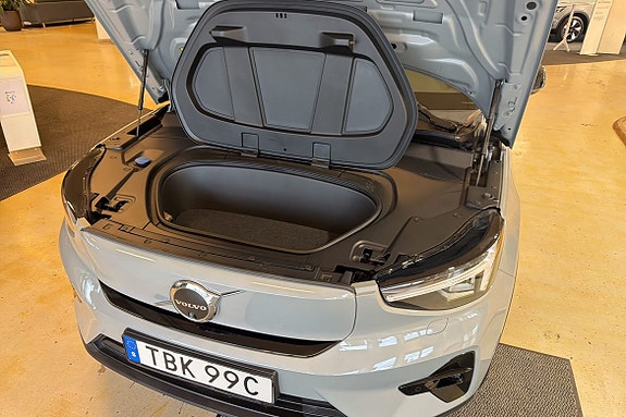 Volvo EX40 16 of 28