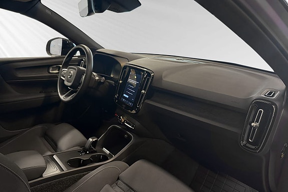 Volvo EX40 10 of 28