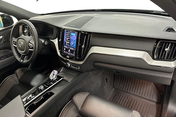 Volvo XC60 14 of 29
